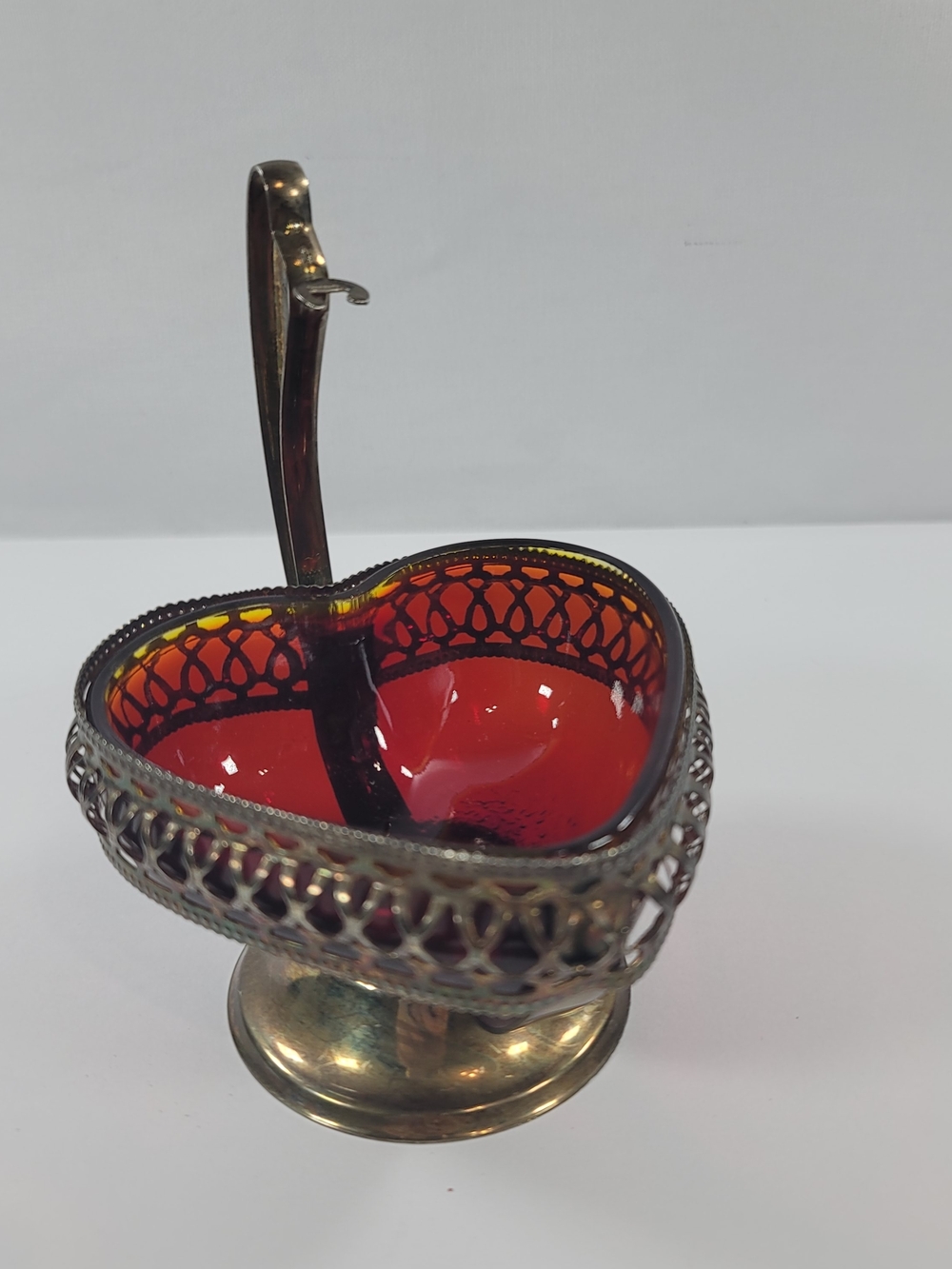 SHEFFIELD/WESTMINSTER ENGLAND Silverplate Preserves Amberina Red Heart Bowl Dish